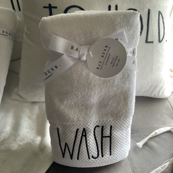 🫧🫧Rae Dunn Hand Towels (4)🫧🫧 - Picture 10 of 13